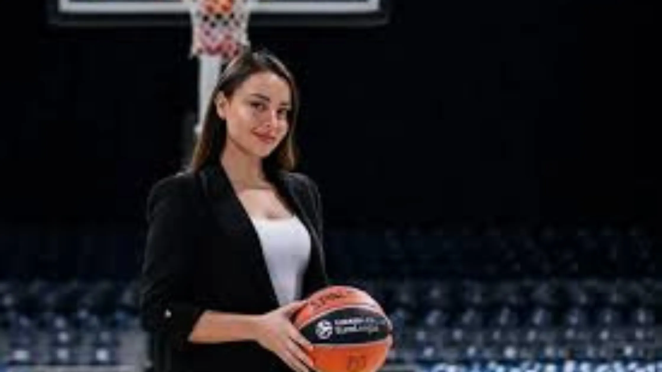 Jelena Todorovic faz história no basquete brasileiro: saiba quem é ela